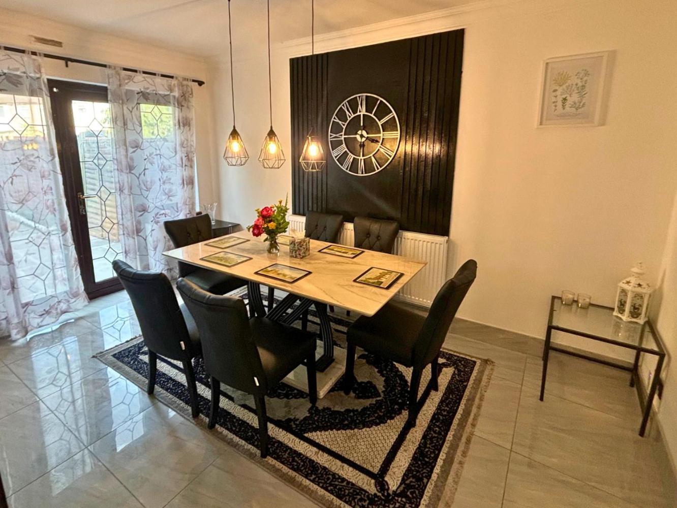 Charming And Cosy London Home, Garden, Parking & Family Fun Mitcham Eksteriør billede