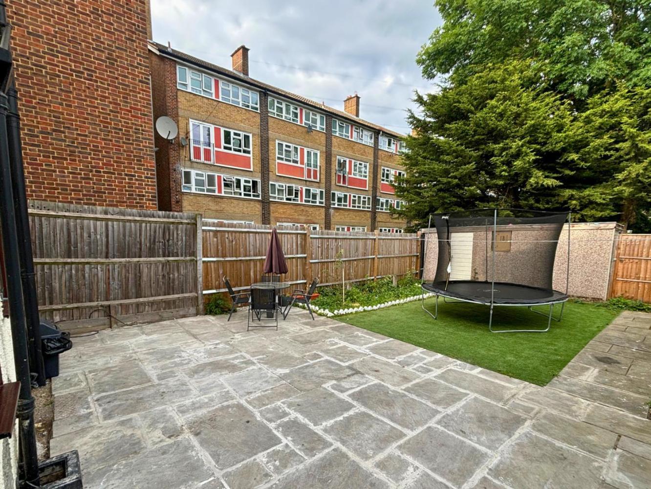 Charming And Cosy London Home, Garden, Parking & Family Fun Mitcham Eksteriør billede